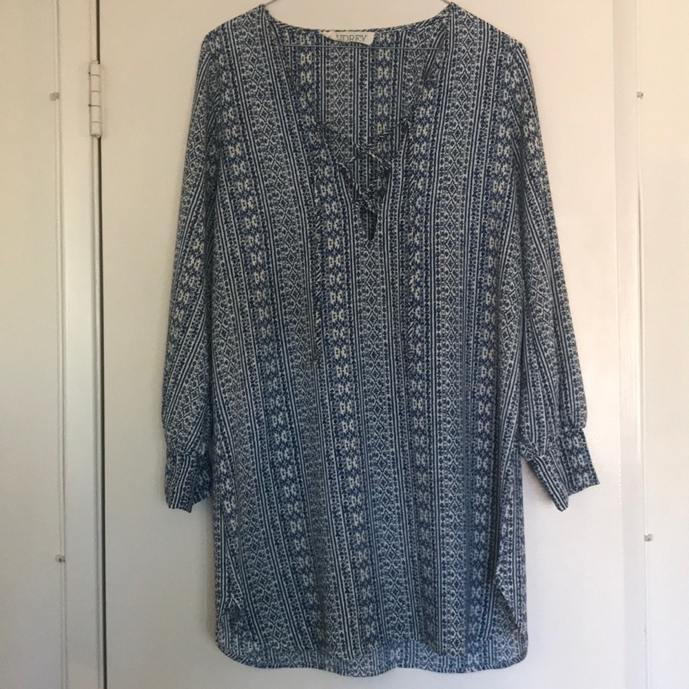 Blue and white long sleeve v-neck lace up dress